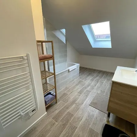 別荘 Freesia, Maison Neuve Avec Jardin Et Garage