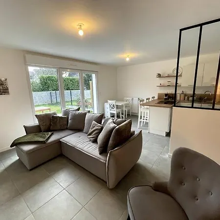 Hébergement de vacances Freesia, Maison Neuve Avec Jardin Et Garage Caen