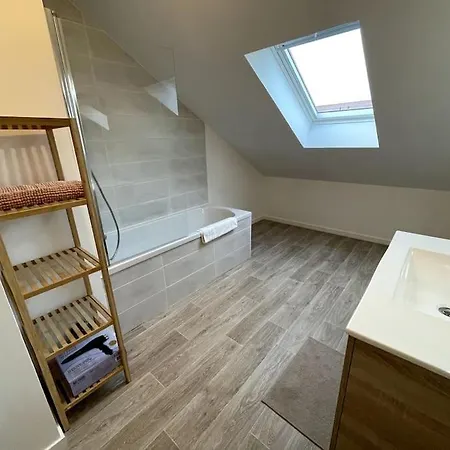 Freesia, Maison Neuve Avec Jardin Et Garage 別荘 *