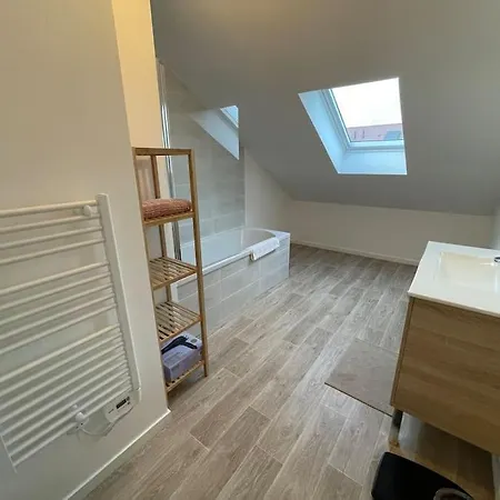 Hébergement de vacances Freesia, Maison Neuve Avec Jardin Et Garage Caen