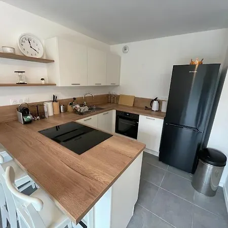 別荘 Freesia, Maison Neuve Avec Jardin Et Garage カーン