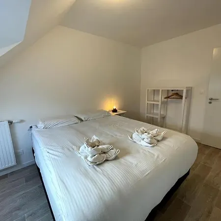 別荘 Freesia, Maison Neuve Avec Jardin Et Garage カーン