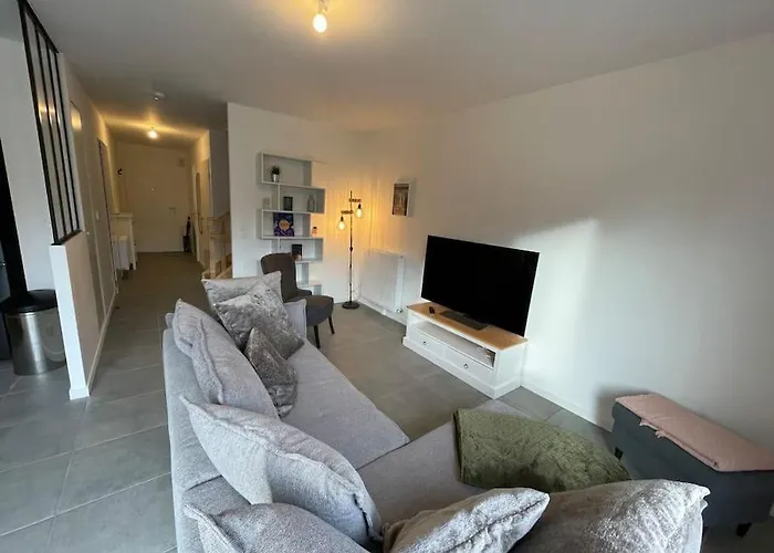 Freesia, Maison Neuve Avec Jardin Et Garage *